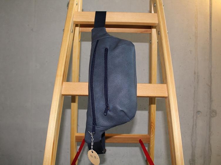 Bauchtasche Struktur blau Kunstleder