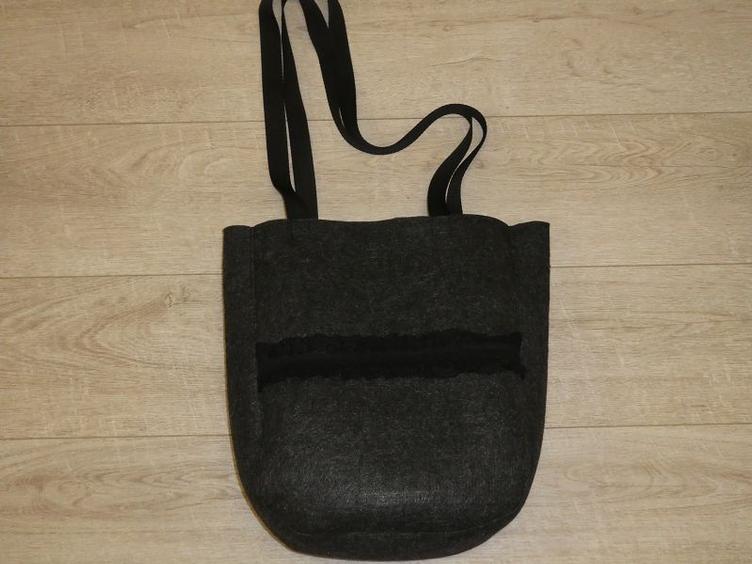 Filztasche mit schwarzem Band