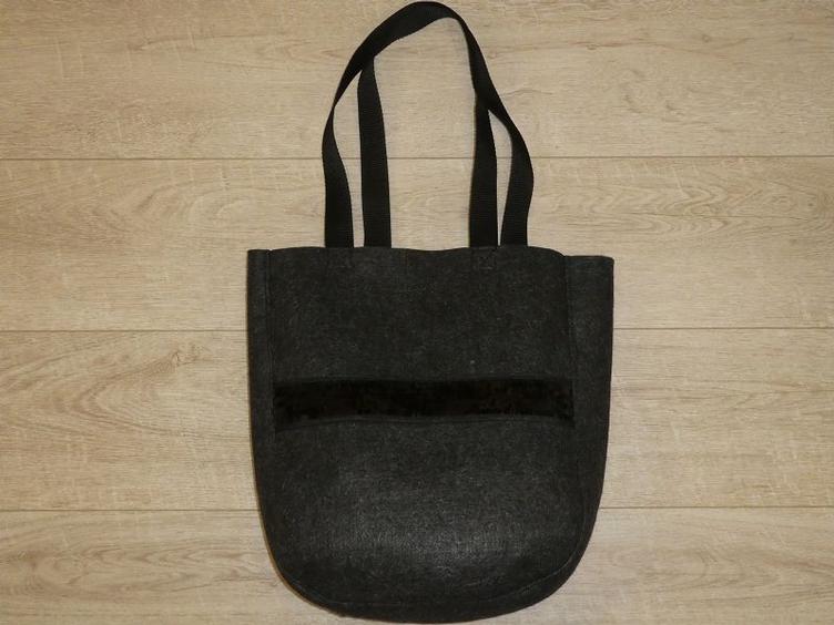 Filztasche mit schwarzem Glimmerband