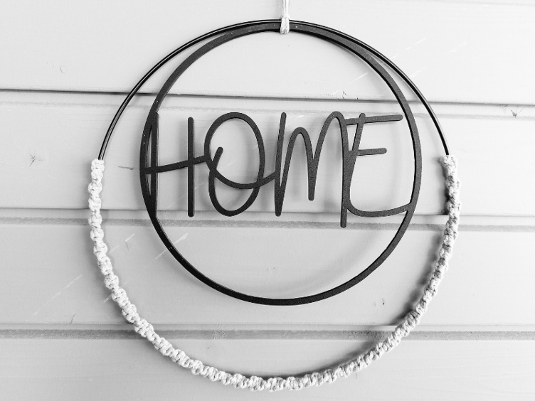 Holzkranz Home schwarz mit schwarzem Ring Makrame