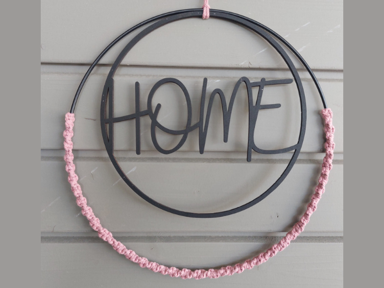 Holzkranz Home schwarz mit schwarzem Ring Makrame