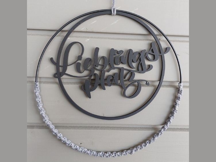 Holzkranz Lieblingsplatz schwarz mit schwarzem Ring Makrame