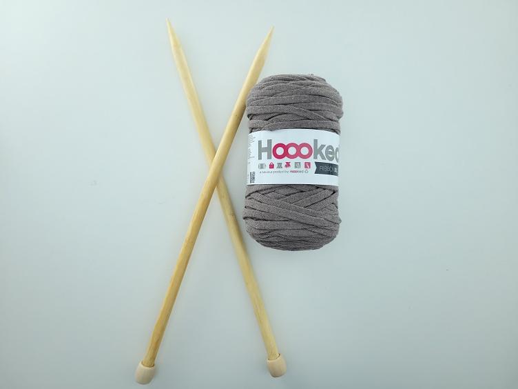 Hoooked DIY Strickset Ribbon XL Kissen, Crazy Taupe