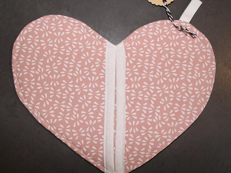 Topflappen Herzform hellrosa mit weissen Tropfen